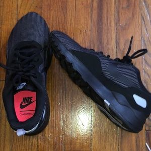 Nike black comfort footbed sneakers